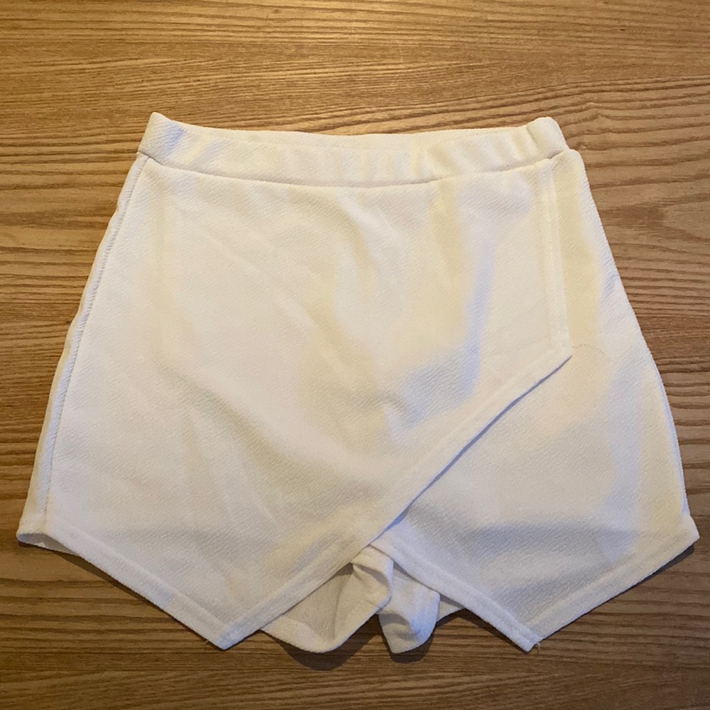 Boohoo white skort